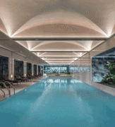 项目正在街边的转角、街区